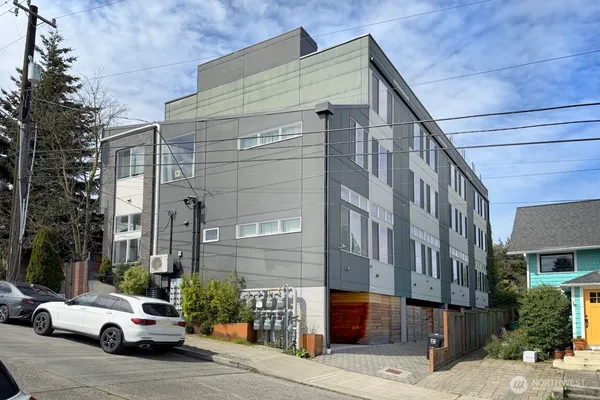 $4,100 | 908 North 46th Street, Unit E, Seattle, WA 98103