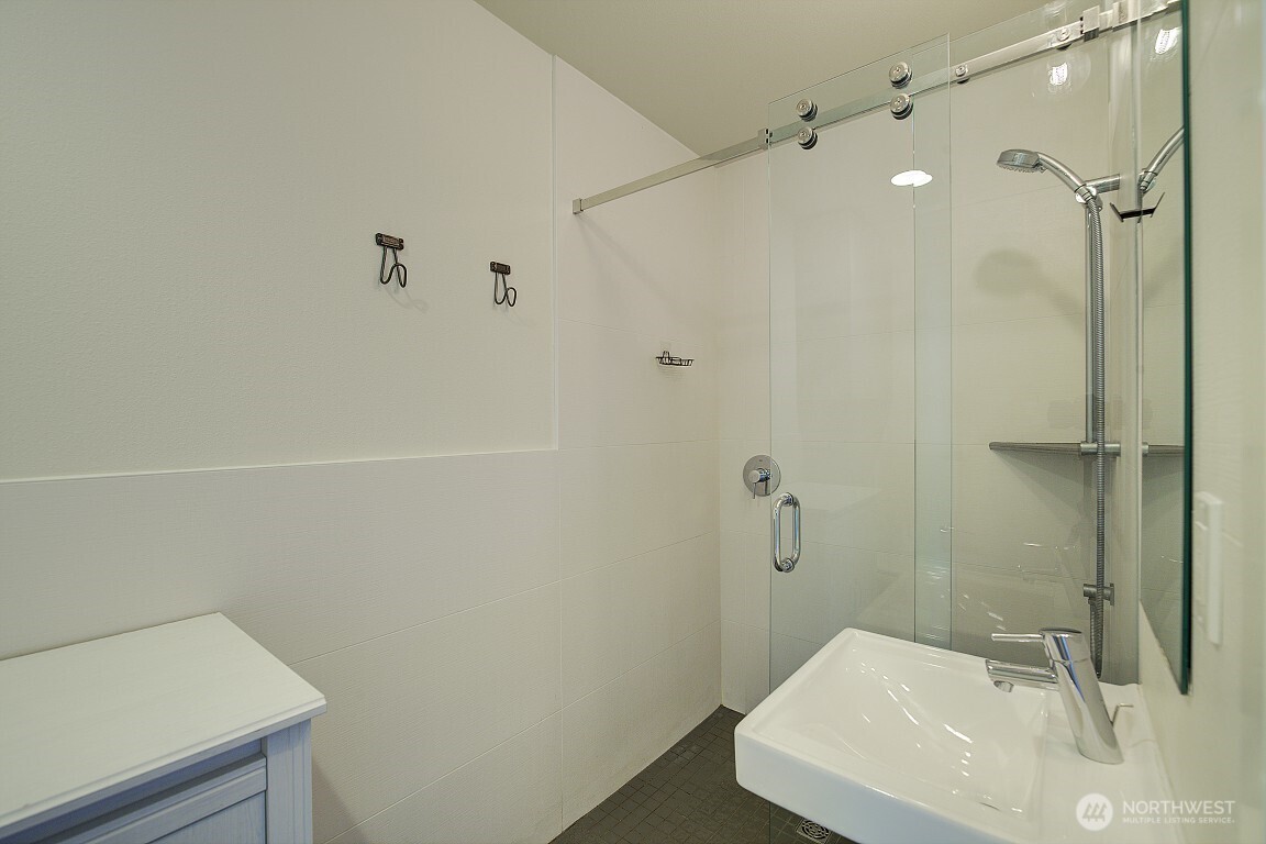 908 North 46th Street, Unit E Seattle, WA 98103 - Photo 4 of 25