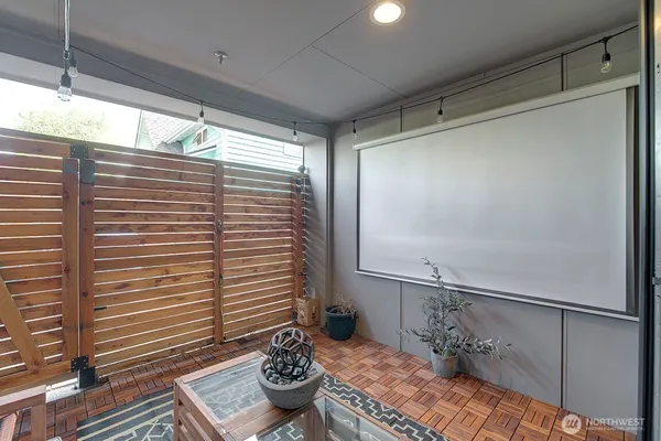 $4,100 | 908 North 46th Street, Unit E, Seattle, WA 98103