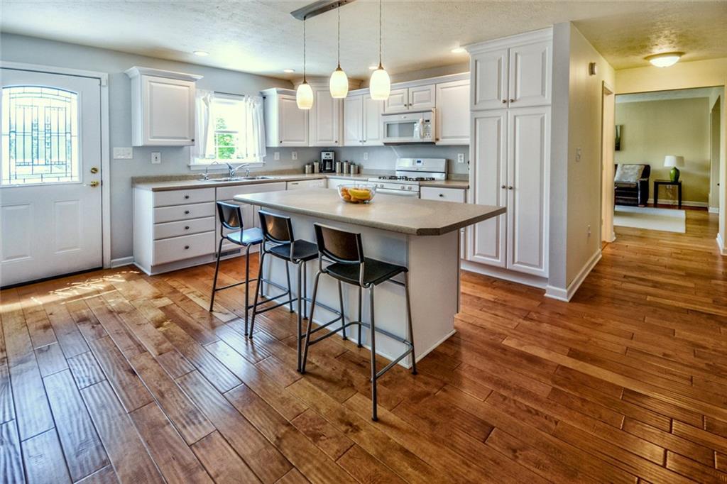 518 Rochester Road Zelienople, PA 16063 - Photo 3 of 25