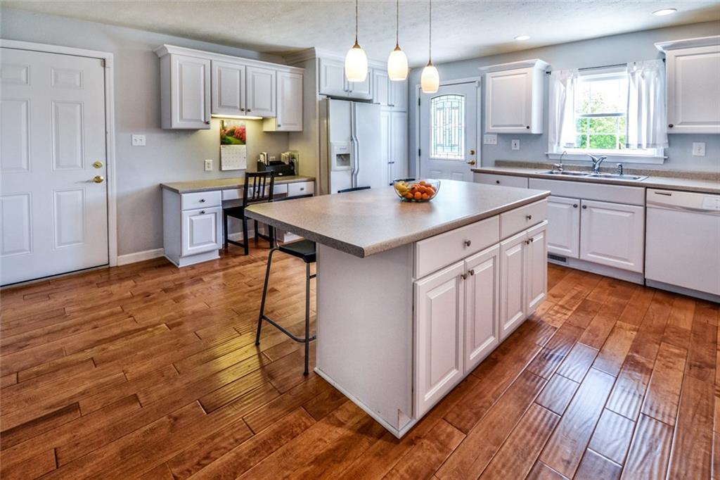 518 Rochester Road Zelienople, PA 16063 - Photo 4 of 25