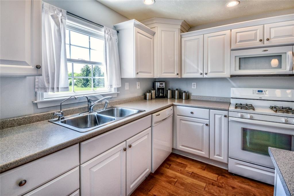 518 Rochester Road Zelienople, PA 16063 - Photo 5 of 25