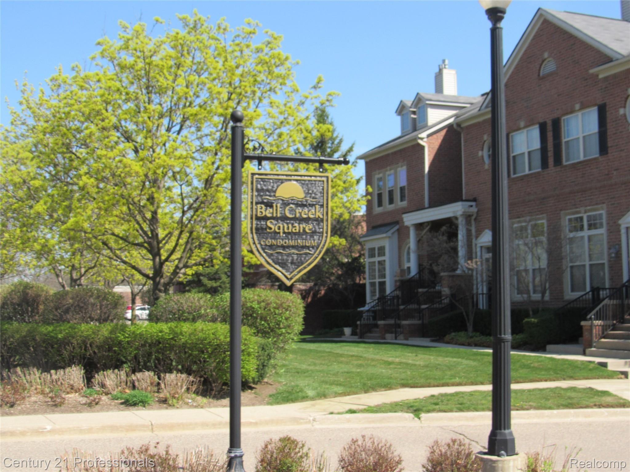 16826 Farmington Road, Unit 69 Livonia, MI 48154 - Photo 4 of 26 FARMINGTON RD CONDO 006.JPG
