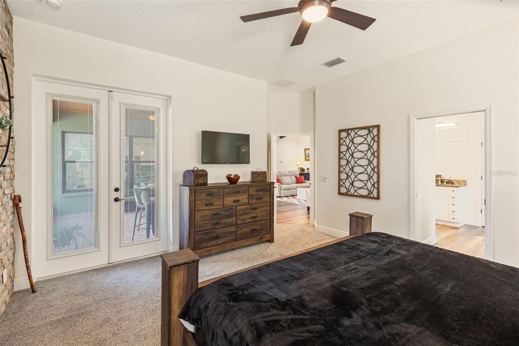 6206 Five Acre Road Plant City, FL 33565 - Photo 14 of 33 a bedroom with a bed and a flat tv screen