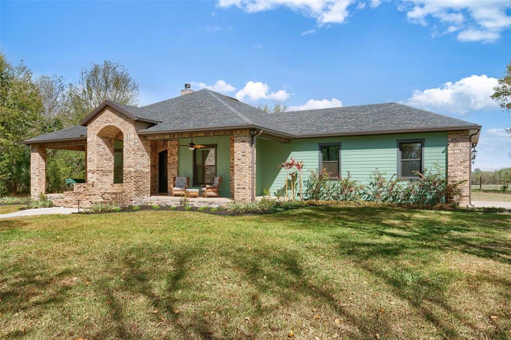 6206 Five Acre Road Plant City, FL 33565 - Photo 31 of 33 a view of a house with backyard porch and sitting area