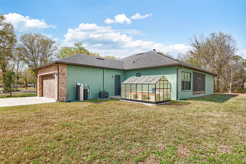 6206 Five Acre Road Plant City, FL 33565 - Photo 32 of 33 a view of a house with a yard and large tree