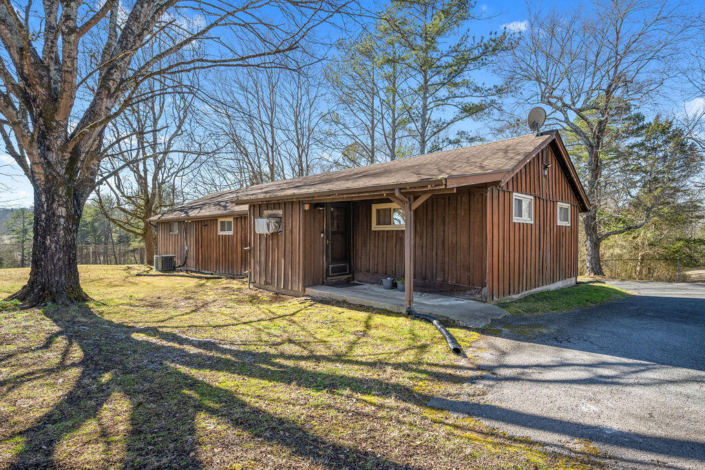 785 West 12th Street Chickamauga, GA 30707 - Photo 3 of 23 785W12th-27