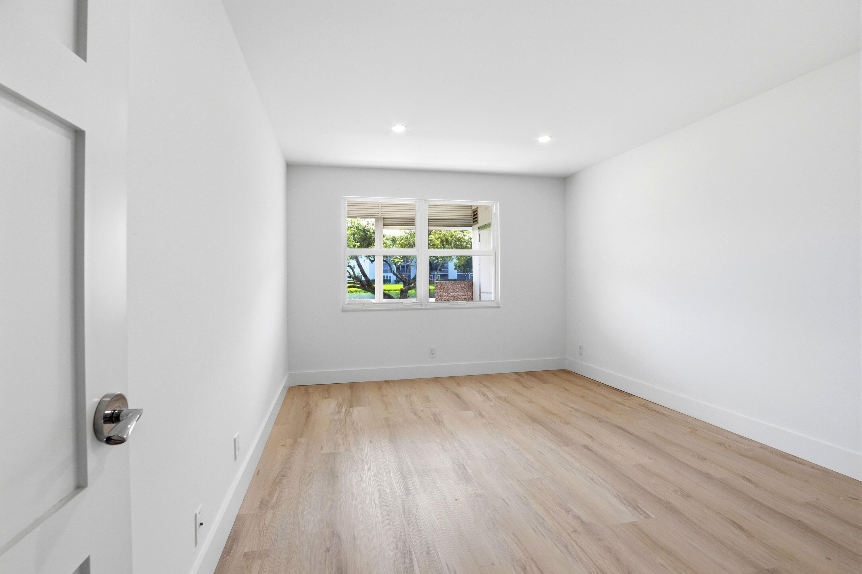 1023 Guildford East, Unit B Boca Raton, FL 33434 - Photo 9 of 12 1023 Guildford B_008