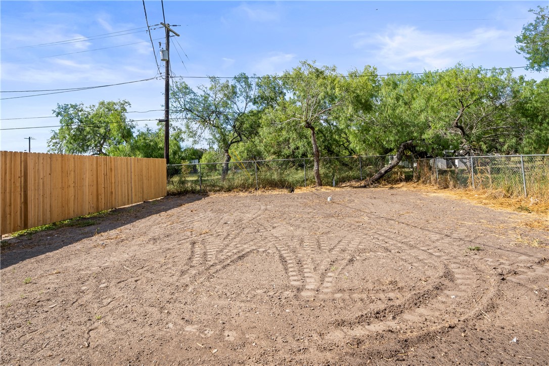 509 West Ragland Avenue Kingsville, TX 78363 - Photo 23 of 24