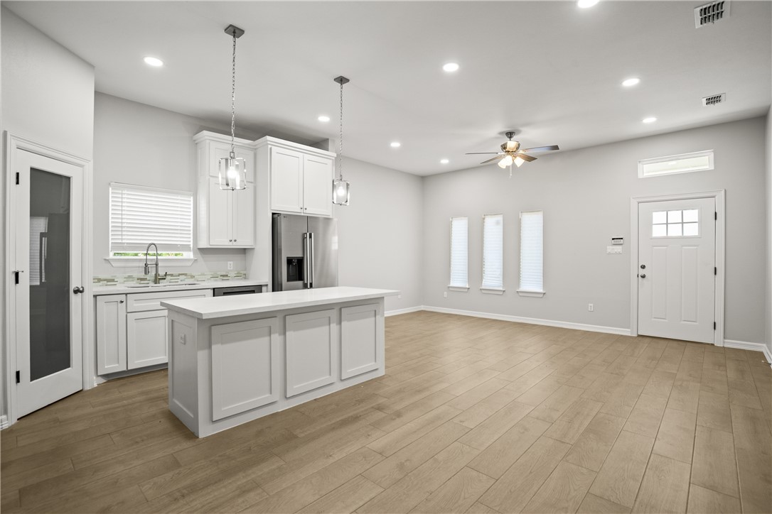 509 West Ragland Avenue Kingsville, TX 78363 - Photo 4 of 24