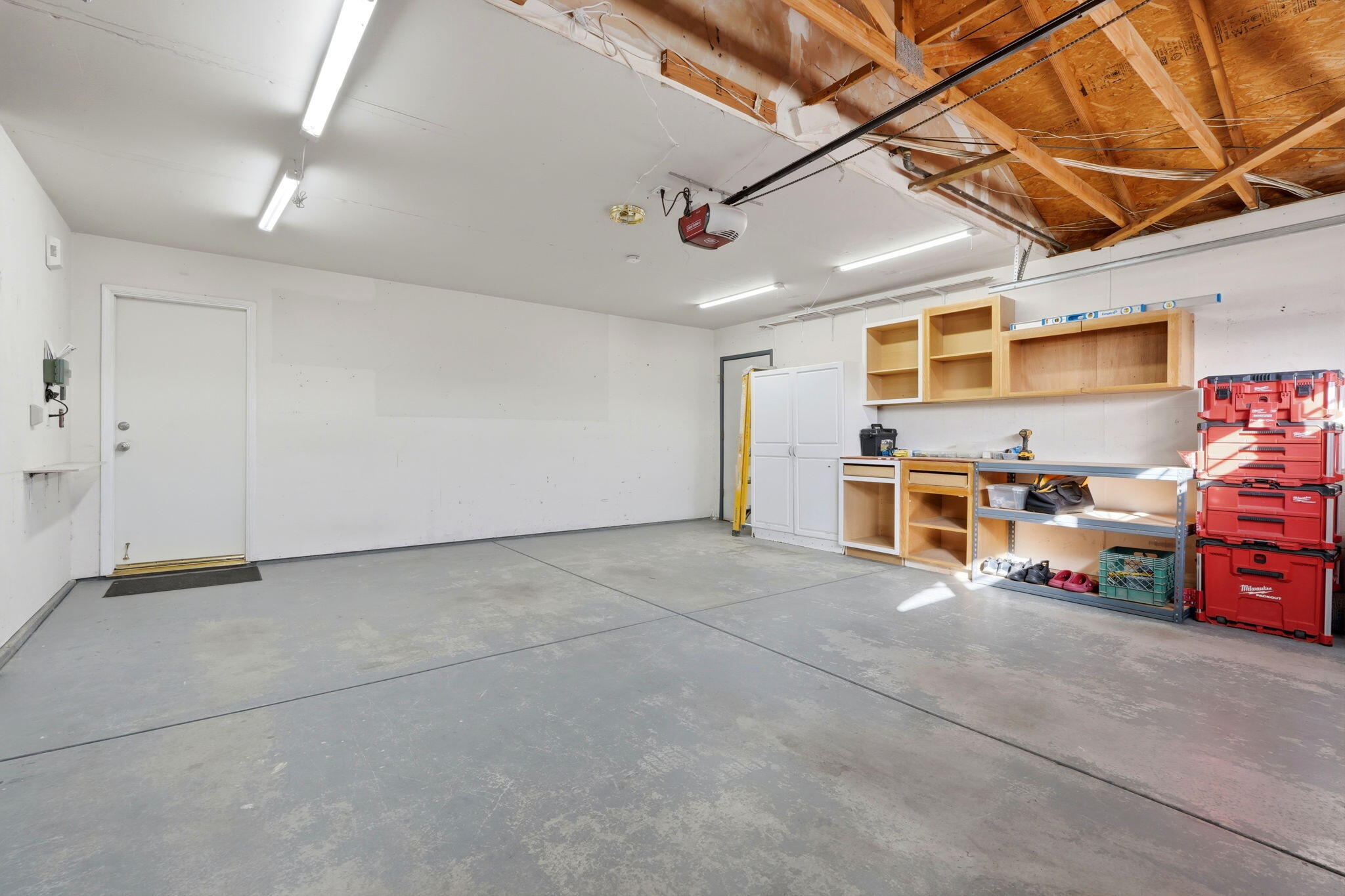 952 Scotland Street Lemoore, CA 93245 - Photo 45 of 53 Garage