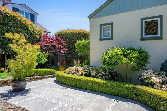$3,898,000 | 2350 Paradise Drive, Tiburon, CA 94920