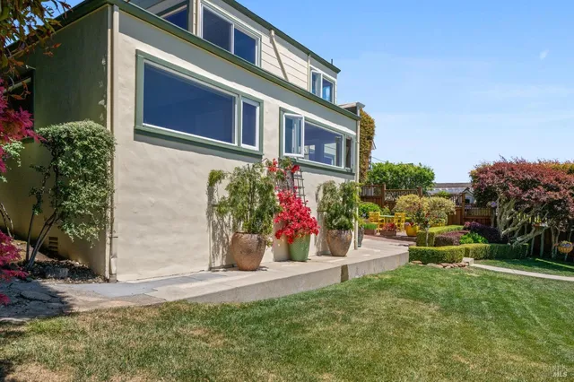 $3,898,000 | 2350 Paradise Drive, Tiburon, CA 94920