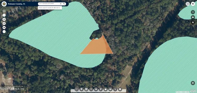 a view of a back yard of a house