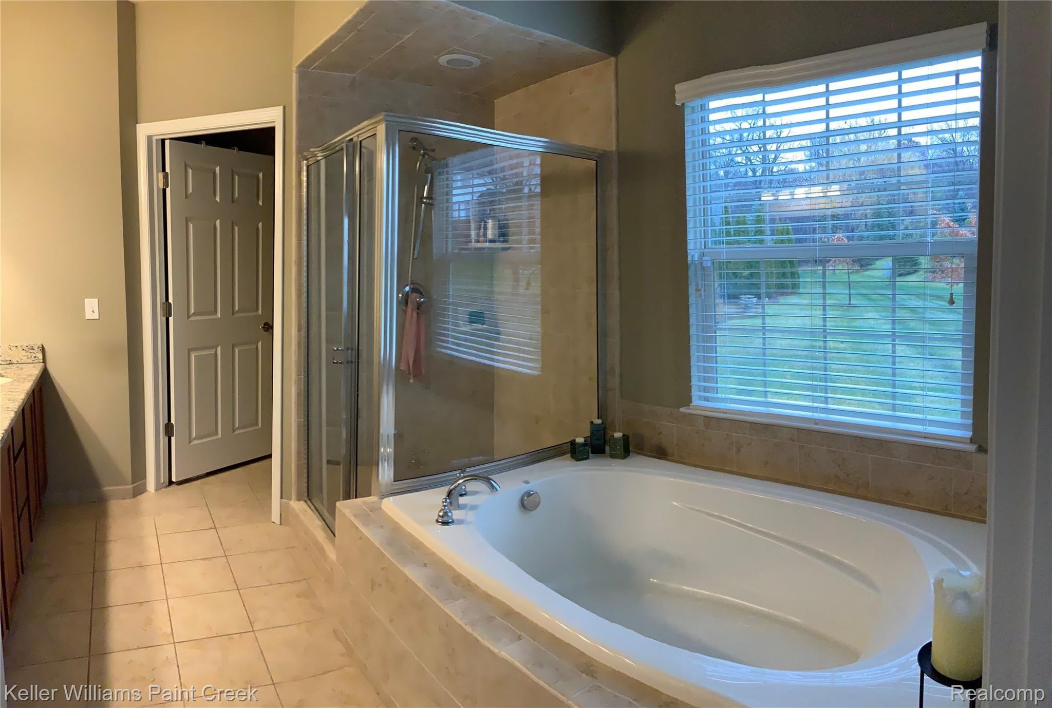 2745 Castlemartin Court Rochester, MI 48306 - Photo 11 of 26 F64C67F3-DA3E-4BB7-9A9F-010892A1C3A3.jpeg