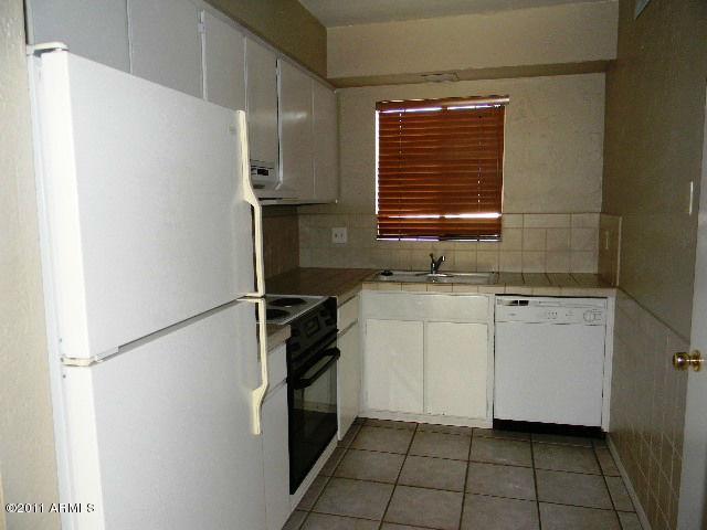 1016 East Osborn Road, Unit C Phoenix, AZ 85014 - Photo 4 of 11 Kitchen