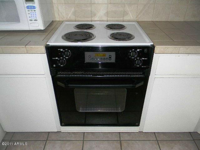 1016 East Osborn Road, Unit C Phoenix, AZ 85014 - Photo 5 of 11 Stove