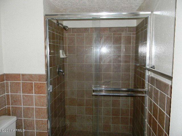 1016 East Osborn Road, Unit C Phoenix, AZ 85014 - Photo 9 of 11 Tile Surround in Bath