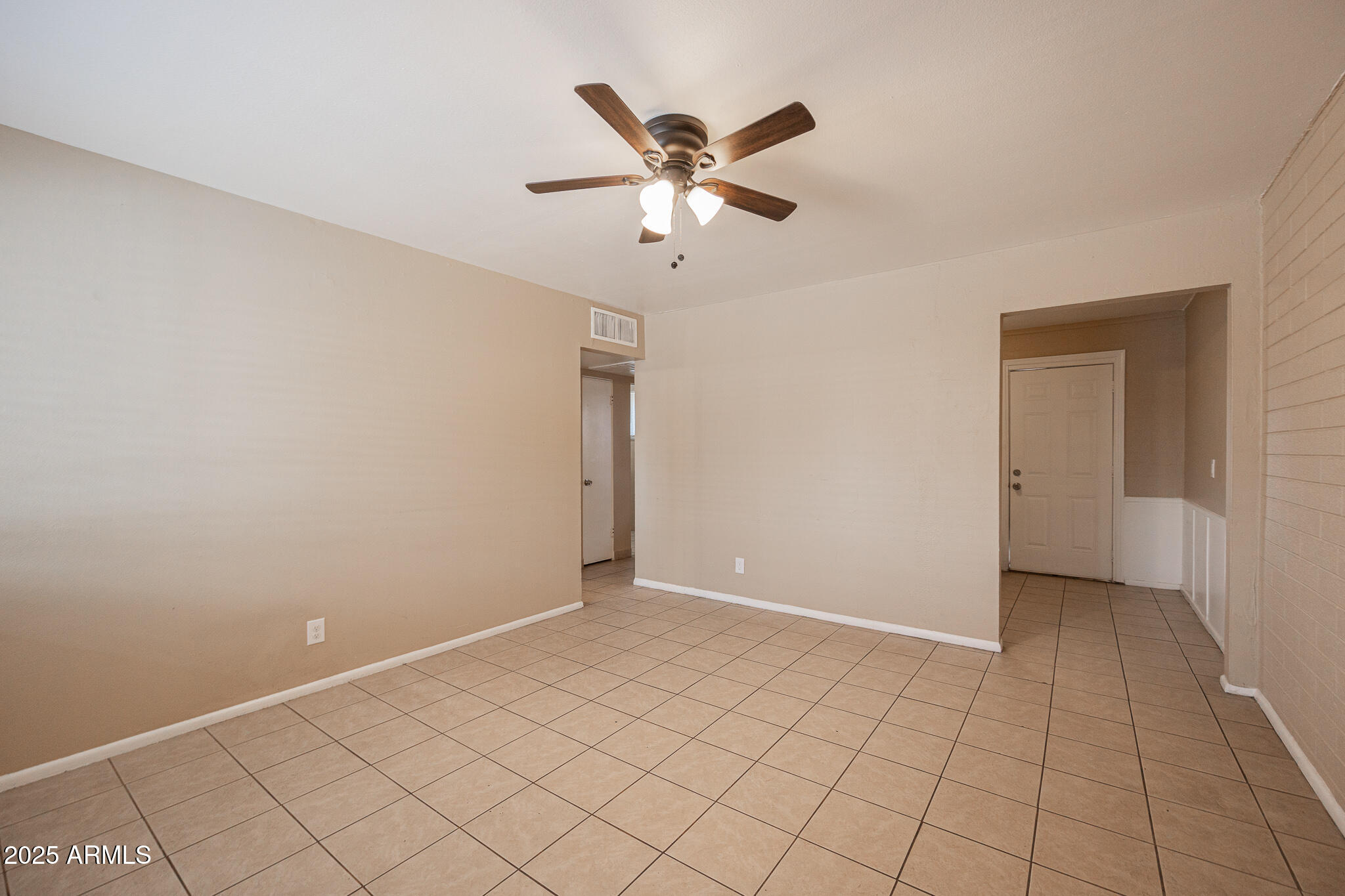 1915 North 26th Place, Unit 3 Phoenix, AZ 85008 - Photo 4 of 18 B33A0419