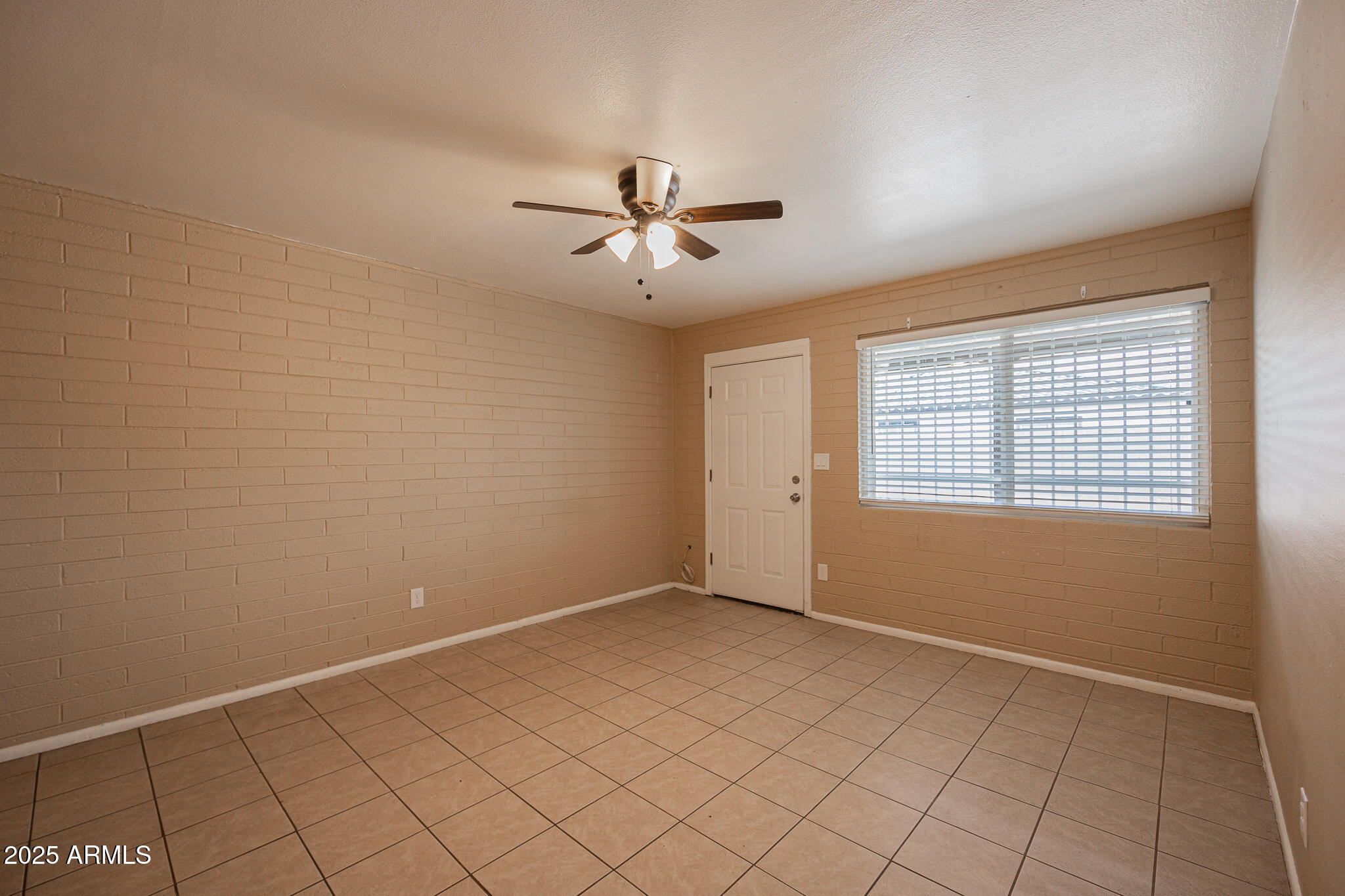 1915 North 26th Place, Unit 3 Phoenix, AZ 85008 - Photo 6 of 18 B33A0421