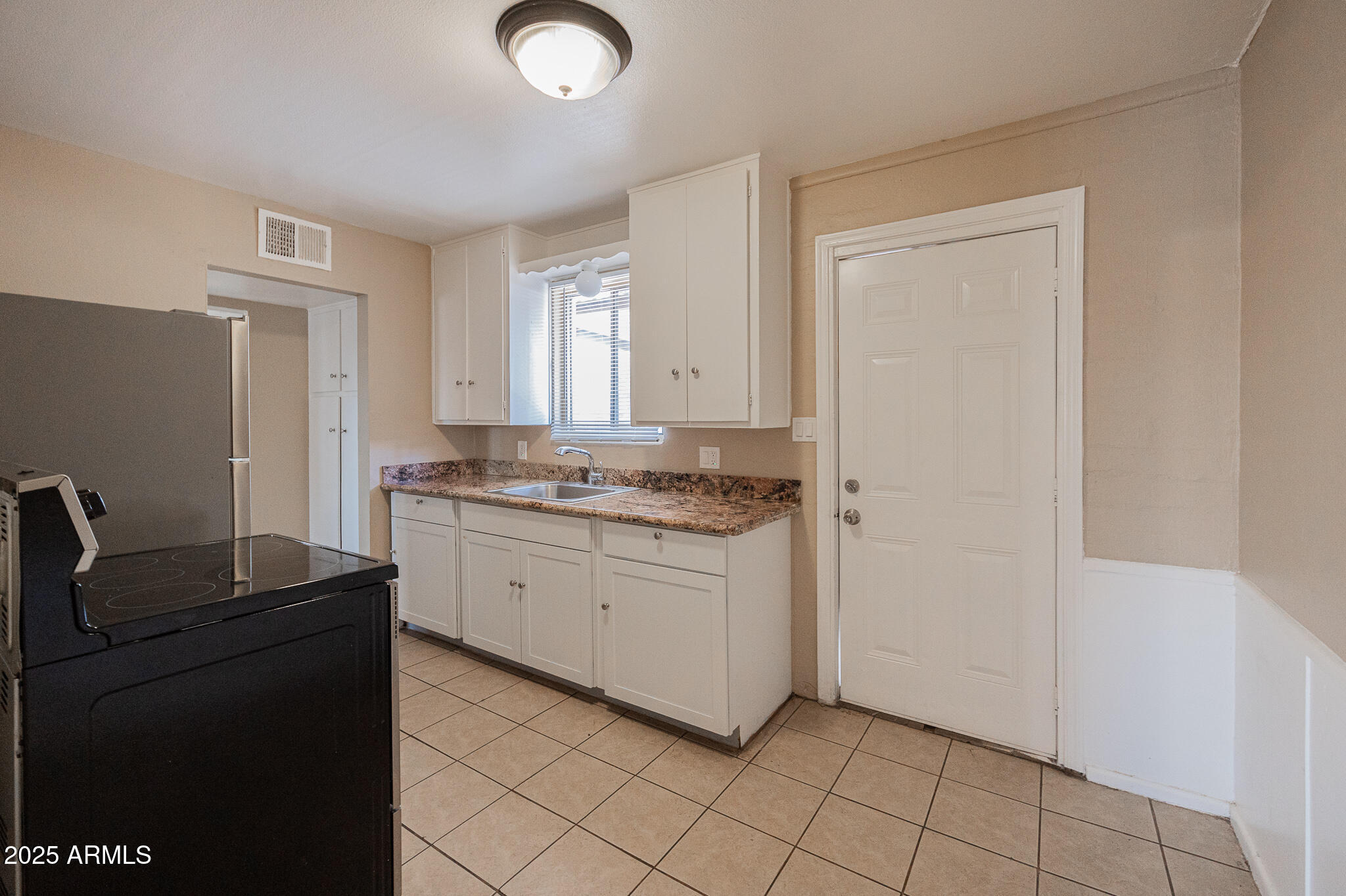 1915 North 26th Place, Unit 3 Phoenix, AZ 85008 - Photo 7 of 18 B33A0422