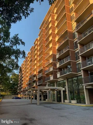 $2,900 | 1300 Army Navy Drive, Unit 223, Arlington, VA 22202