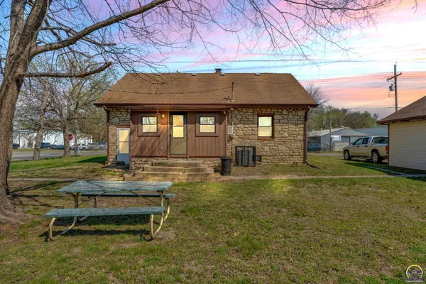$149,900 | 101 Northwest Elm Row Avenue, Topeka, KS 66608