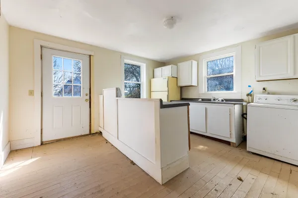 $149,000 | 76 Fish Street, Thomaston, ME 04861