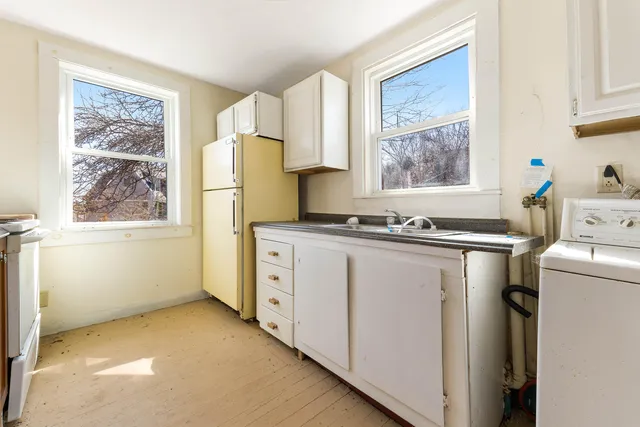 $159,000 | 76 Fish Street, Thomaston, ME 04861