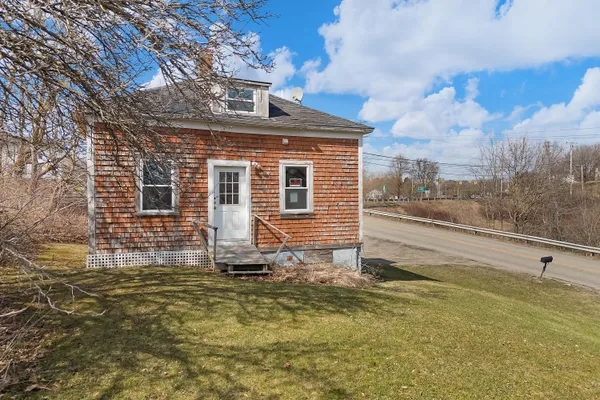 $149,000 | 76 Fish Street, Thomaston, ME 04861