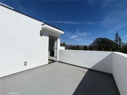 $4,995 | 5044 Laurel Canyon Boulevard, Los Angeles, CA 91607