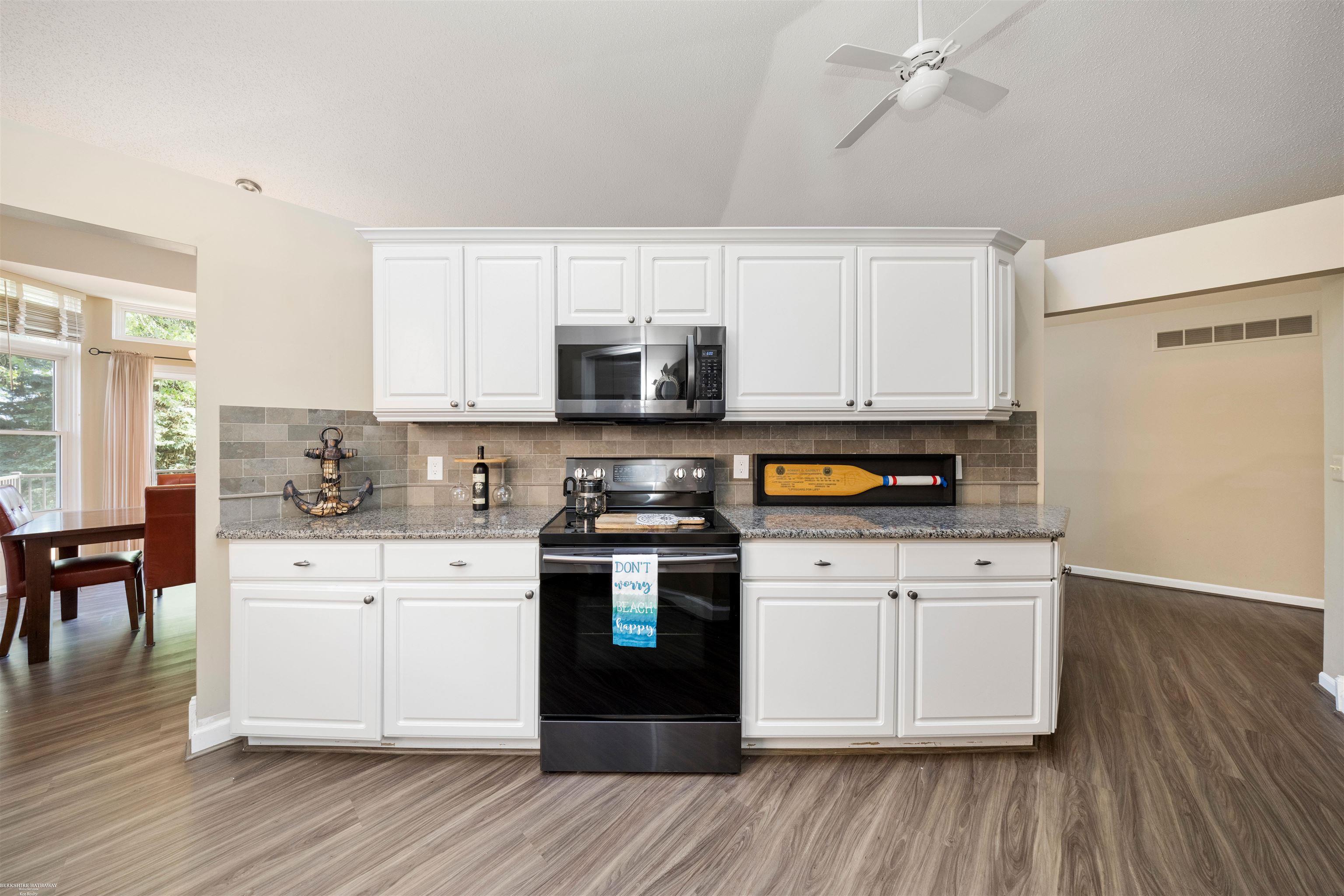 3157 Silverbrook Drive Rochester, MI 48306 - Photo 13 of 39 50143120-1e01a6ee-fdfe-4039-b508-fc1f7b302a39.JPG