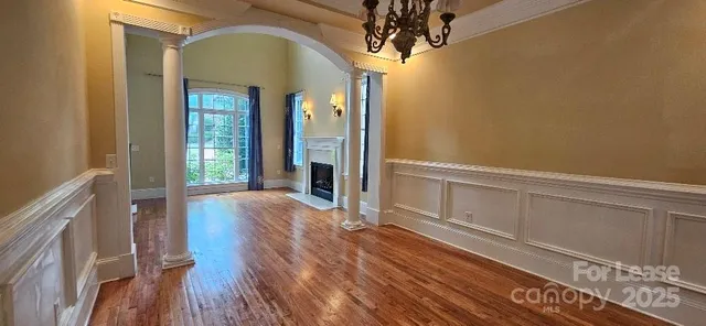 a view of a livingroom with a fireplace
