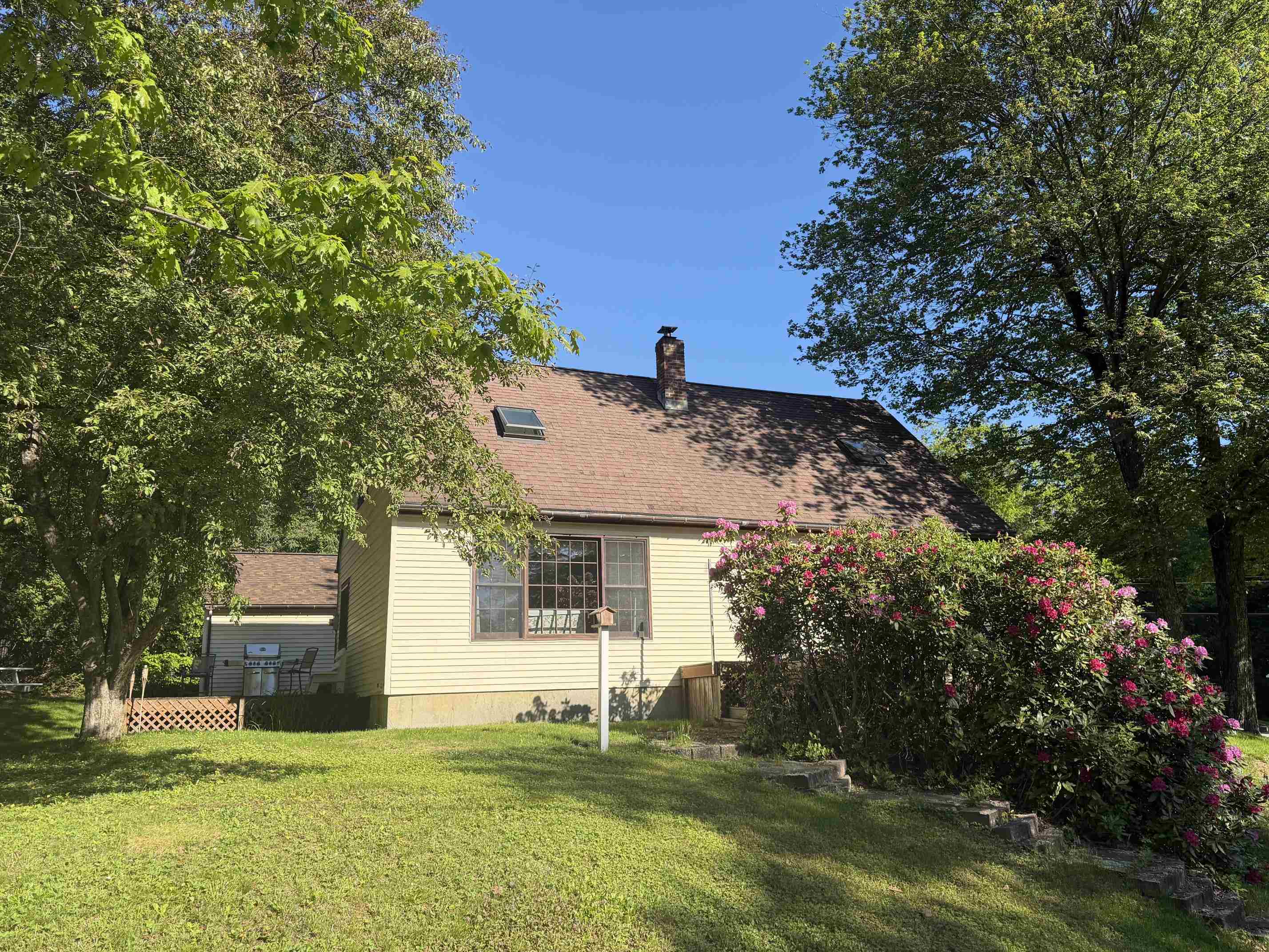 120 Carriage Hill Road Brattleboro, VT 05301 - Photo 2 of 37