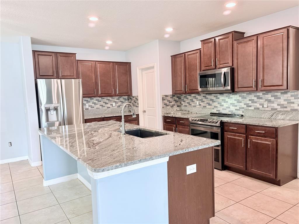 4935 Reflecting Pond Circle Wimauma, FL 33598 - Photo 12 of 41