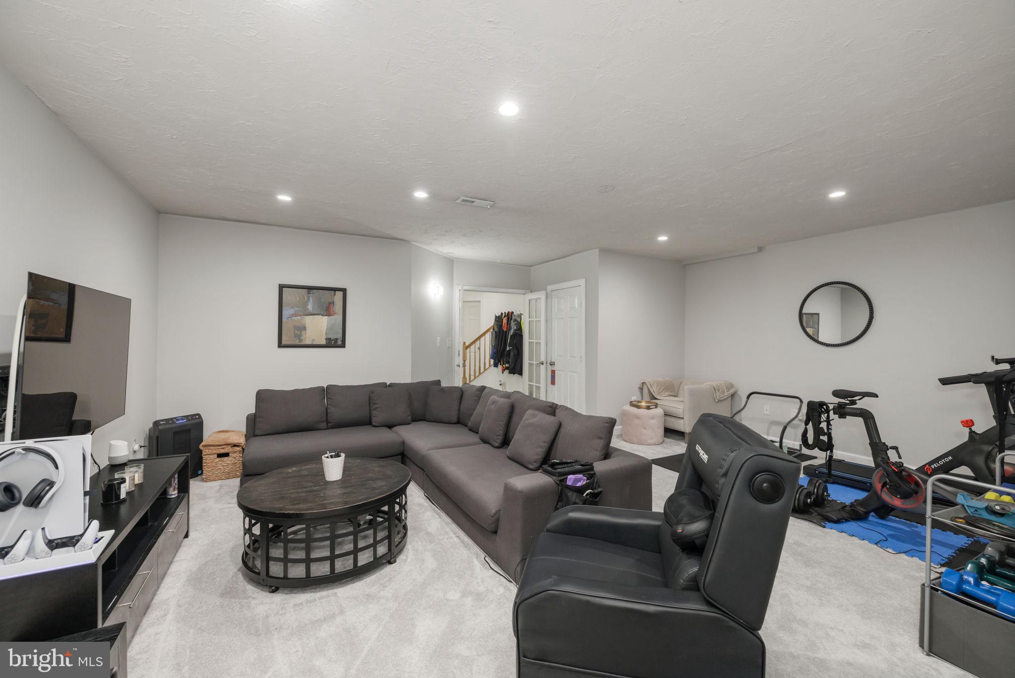 6337 Simmer Circle Springfield, VA 22150 - Photo 27 of 50 a living room with furniture