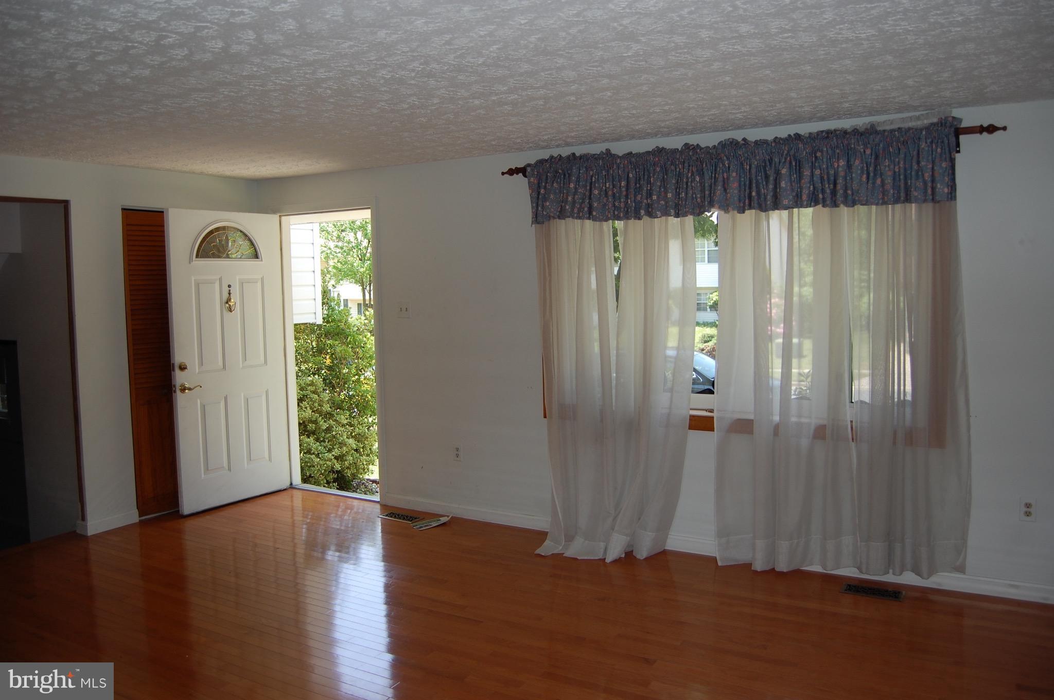 1818 Montreal Road Severn, MD 21144 - Photo 2 of 9 Living Room