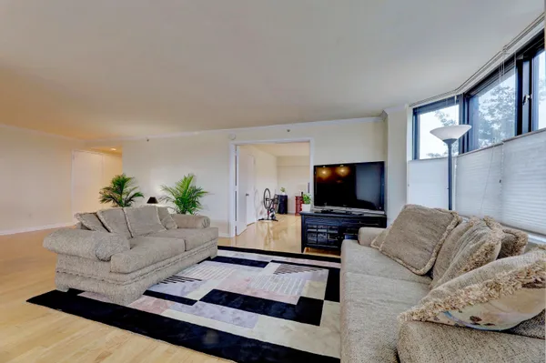 $775,000 | 700 Grove Street, Unit 3Q, Jersey City, NJ 07310