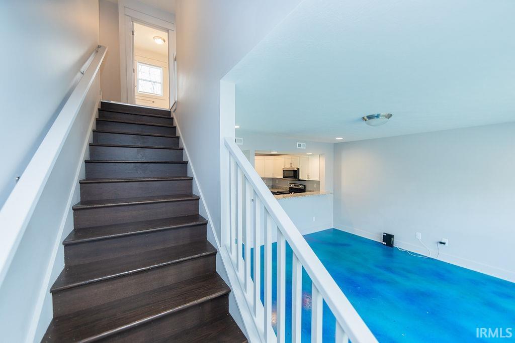 1150 West Rangeview Circle Bloomington, IN 47403 - Photo 4 of 36