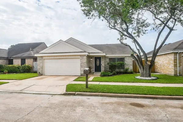 $325,000 | 13507 Dripping Springs Drive, Houston, TX 77083