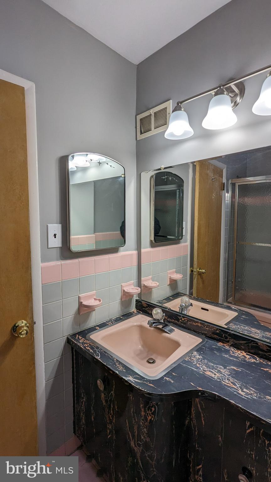 1144 Medway Road Philadelphia, PA 19115 - Photo 12 of 33