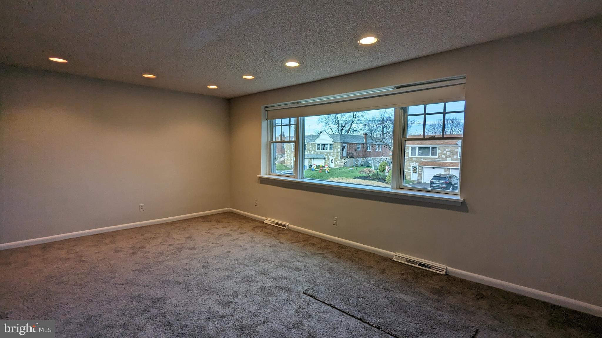 1144 Medway Road Philadelphia, PA 19115 - Photo 3 of 33