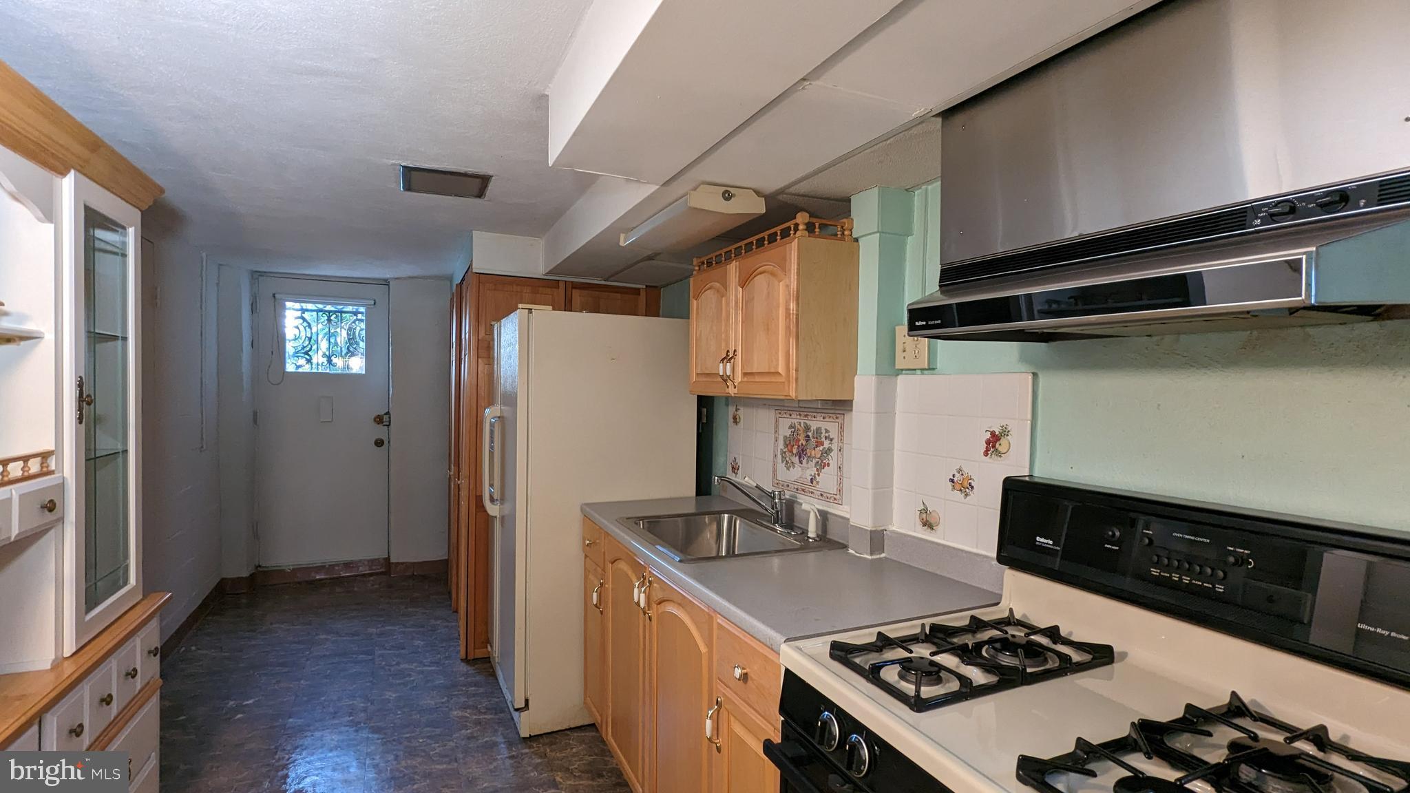 1144 Medway Road Philadelphia, PA 19115 - Photo 10 of 33