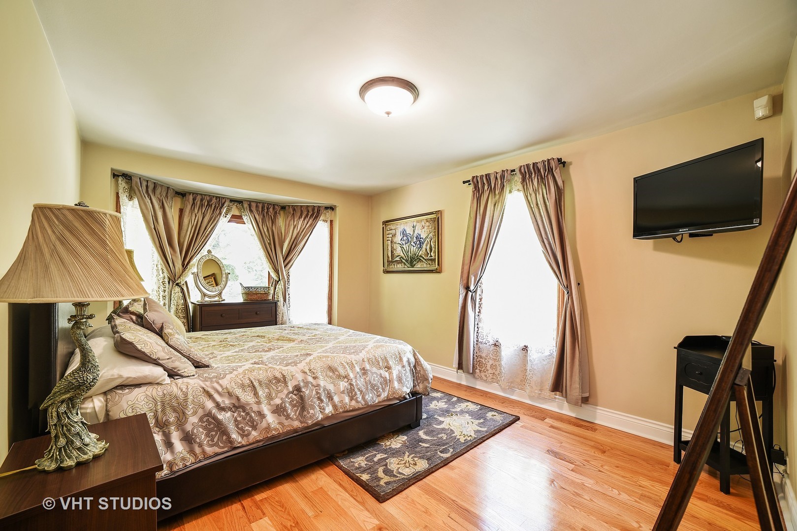 972 High Point Lane Streamwood, IL 60107 - Photo 13 of 26 a bedroom with a bed and a flat screen tv