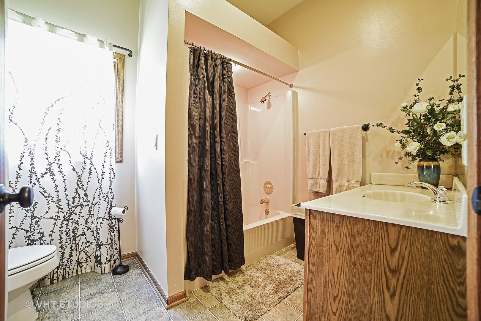972 High Point Lane Streamwood, IL 60107 - Photo 22 of 26 a bathroom with a sink toilet and shower