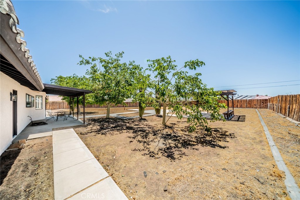 13786 Crow Road Apple Valley, CA 92307 - Photo 51 of 59 13786 Crow Rd Nugent Group Patio & backyard