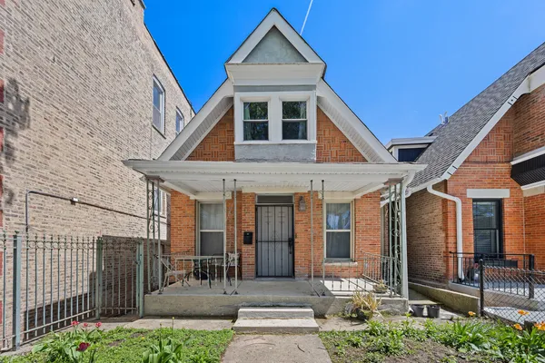 $450,000 | 1023 South Claremont Avenue, Chicago, IL 60612