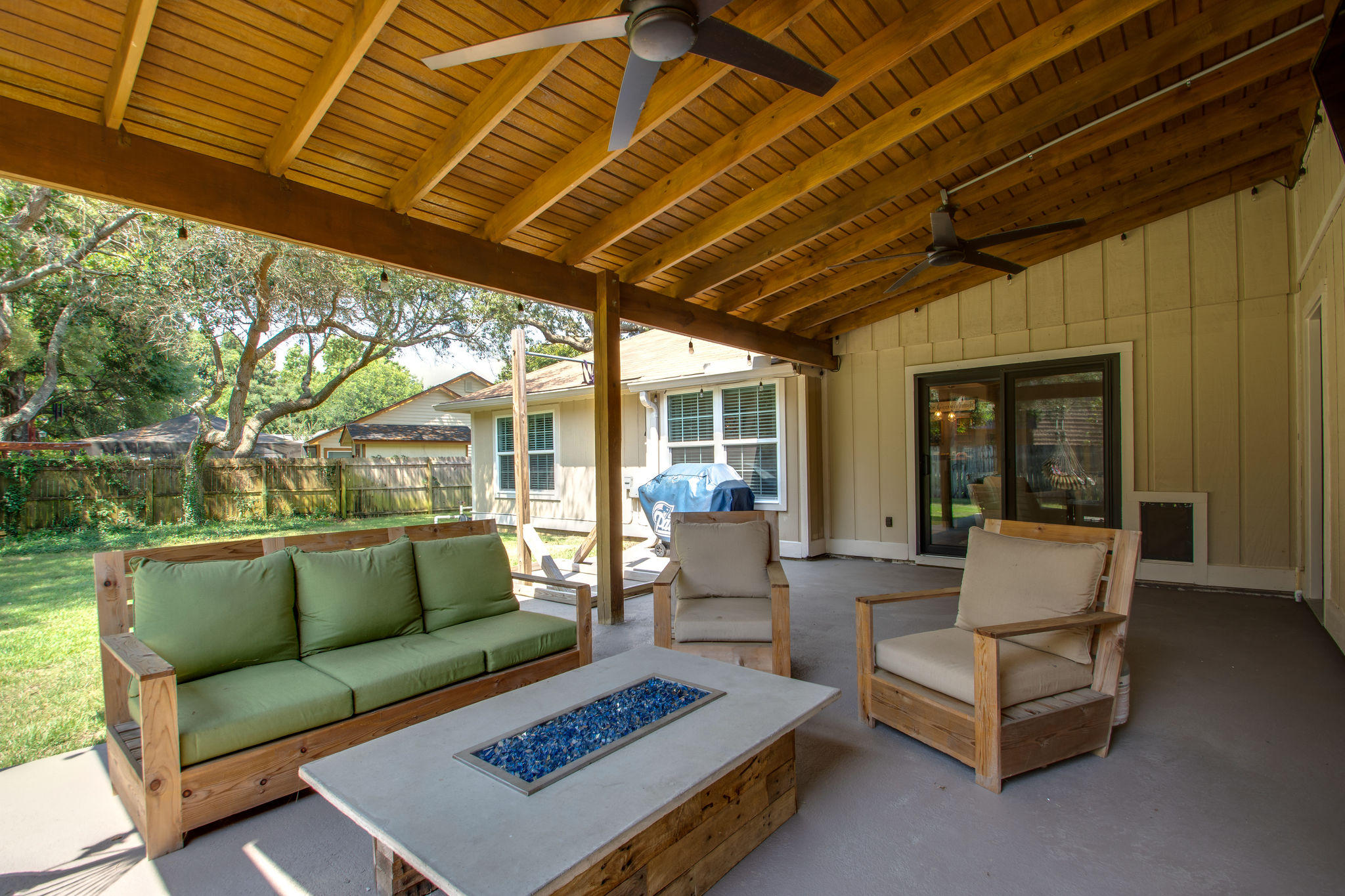 1146 Bay Court Destin, FL 32541 - Photo 27 of 32 a building outdoor space with patio furniture