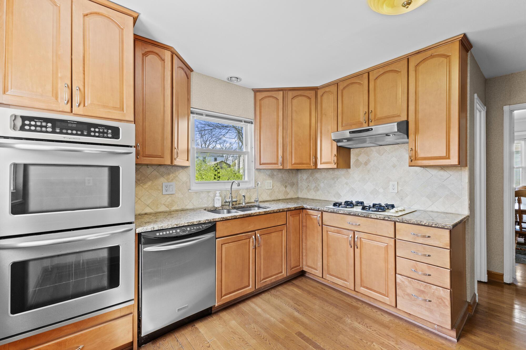 109 South Broadleigh Road Columbus, OH 43209 - Photo 14 of 39 15_cs9a5532