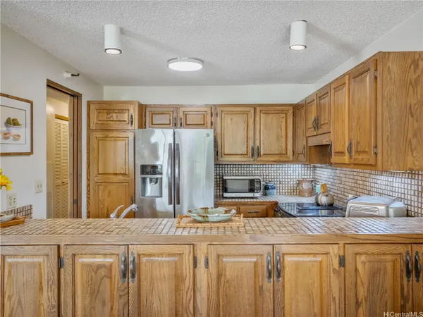 $3,995 | 555 Hahaione Street, Unit 5C, Honolulu, HI 96825